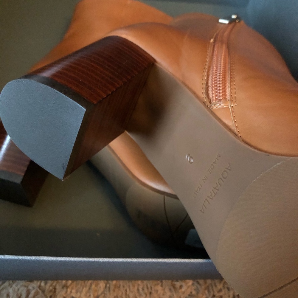 New Aquatalia size 9 ankle boots